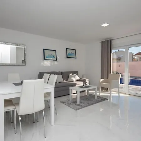 Vila Vinjani *